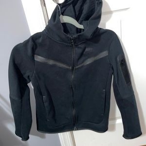 Black Nike Tech Kids Size 10/12 Medium